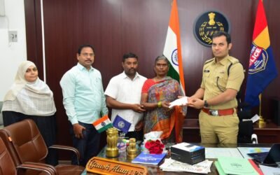 హెడ్ కానిస్టేబుల్ కుటుంబానికి కార్పస్ ఫండ్ అందజేత